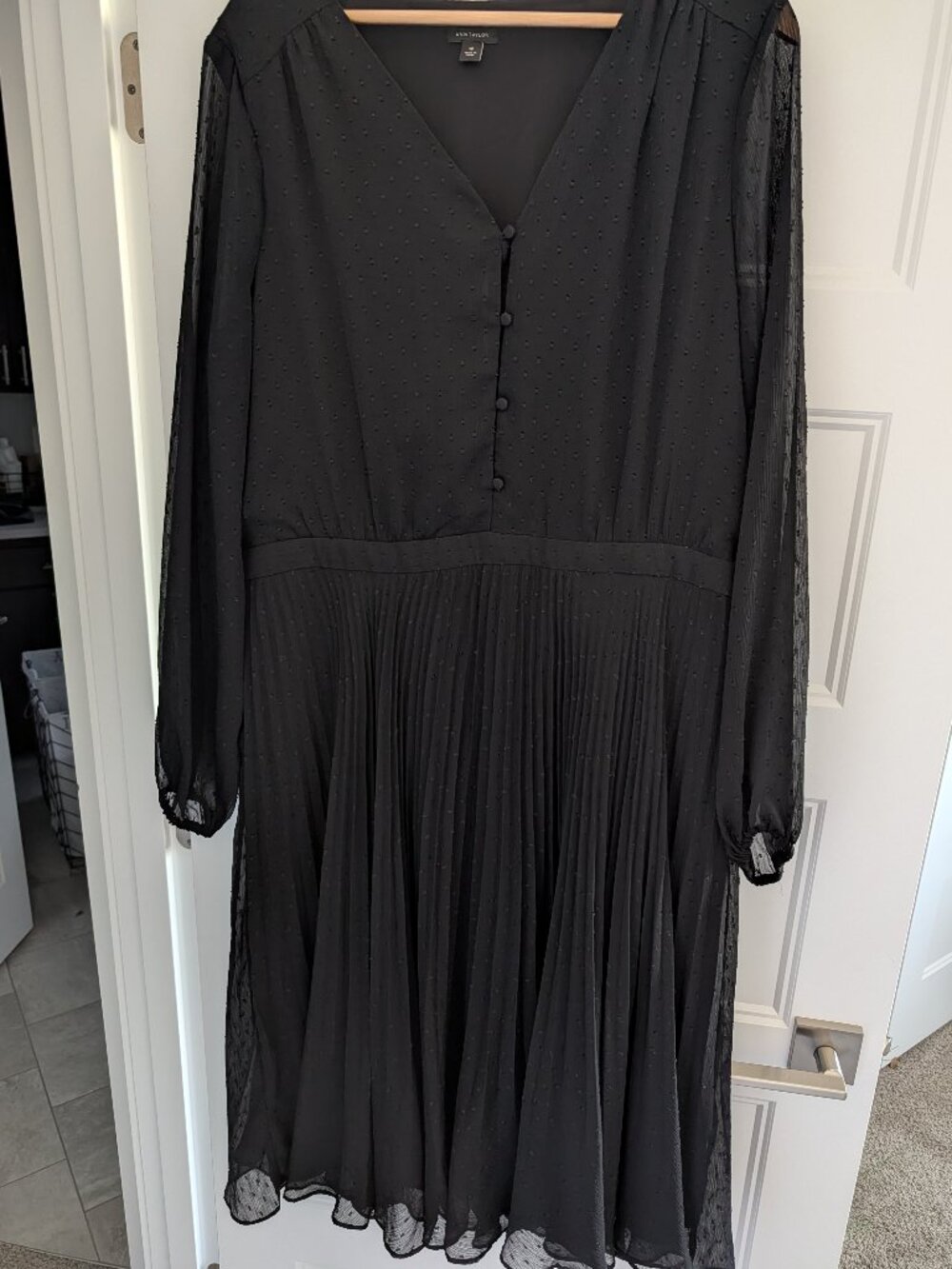 EUC Black Ann Taylor clip dot pleated dress, 18 Tall (18T)